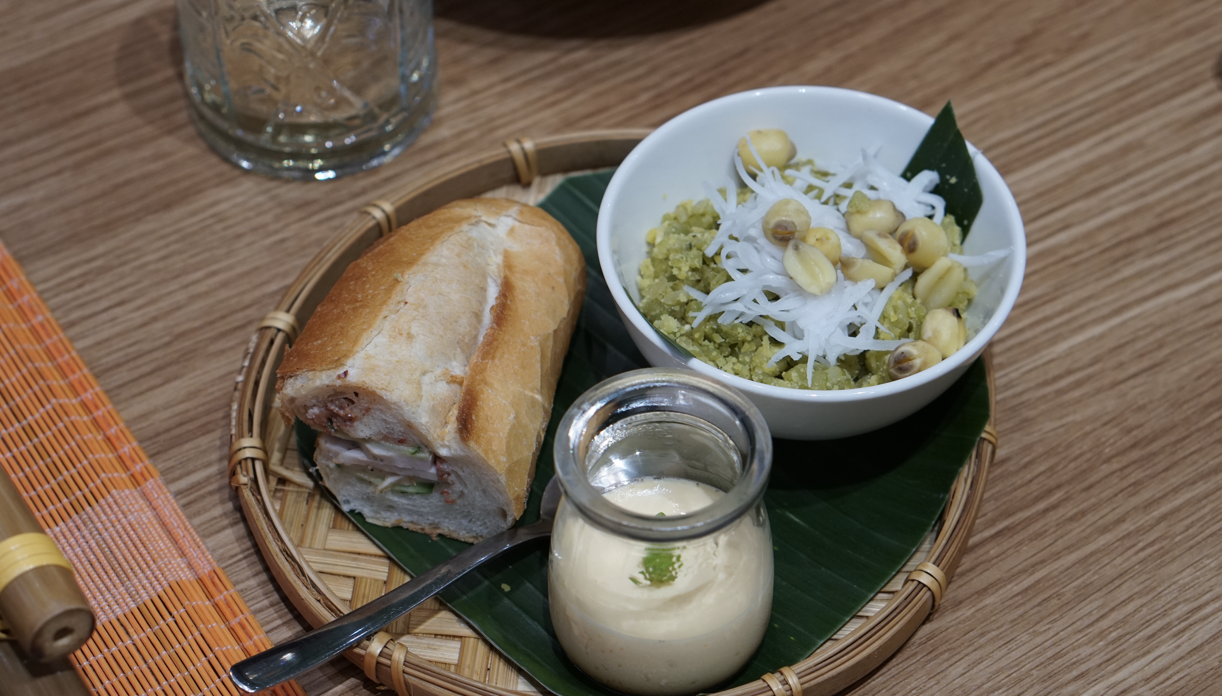 Khách Tây nườm nượp tới TP.HCM học pha cà phê trứng - Ảnh 5.