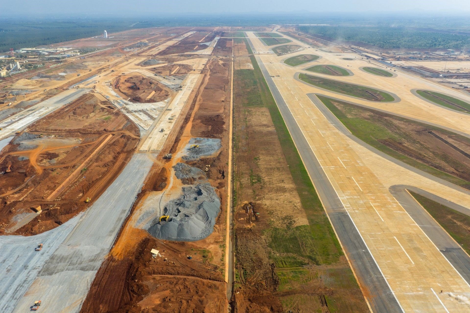 Усередині терміналу встановлюють сканери багажу.