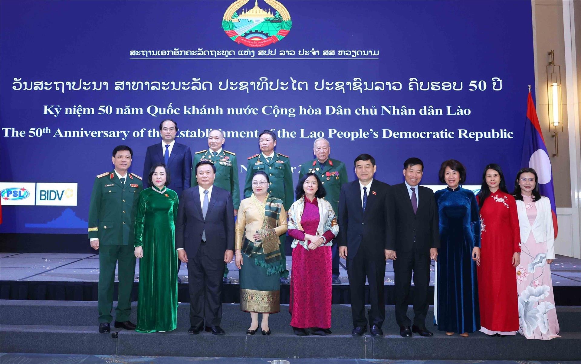 VNA Potal, Președintele Comitetului Central al Frontului Patriei Vietnam, Bui Thi Minh, Hoai Du Chieu Dai Dai, cu ocazia aniversării a 50 de ani de la Ziua Națională a Republicii Democrate Vietnam 843507127 8 13 26.jpg