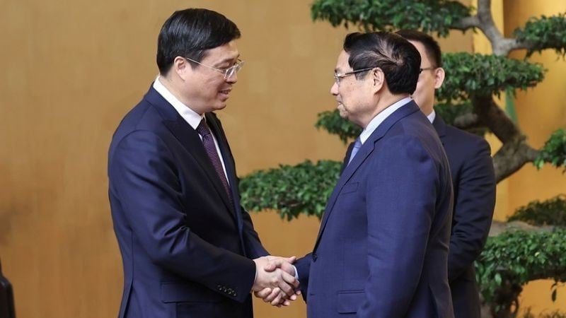 وزیر اعظم فام من چن اور علاقائی پارٹی کمیٹی کے ڈپٹی سیکرٹری اور گوانگ شی ژوانگ خود مختار علاقے کے چیئرمین چین وی تھاو۔ (تصویر: ٹران ہائی)