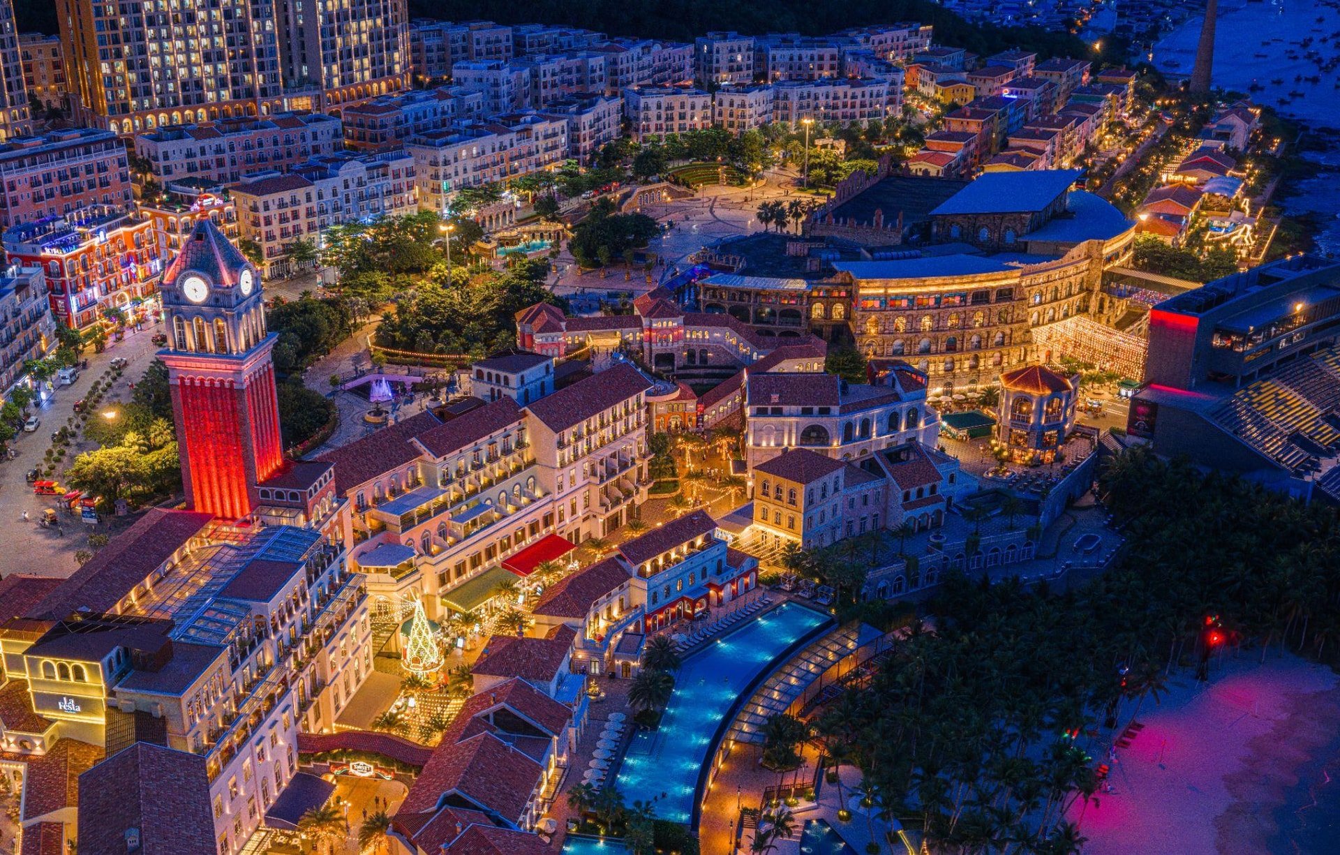 Sunset Town lśni w miarę zbliżania się świąt Bożego Narodzenia