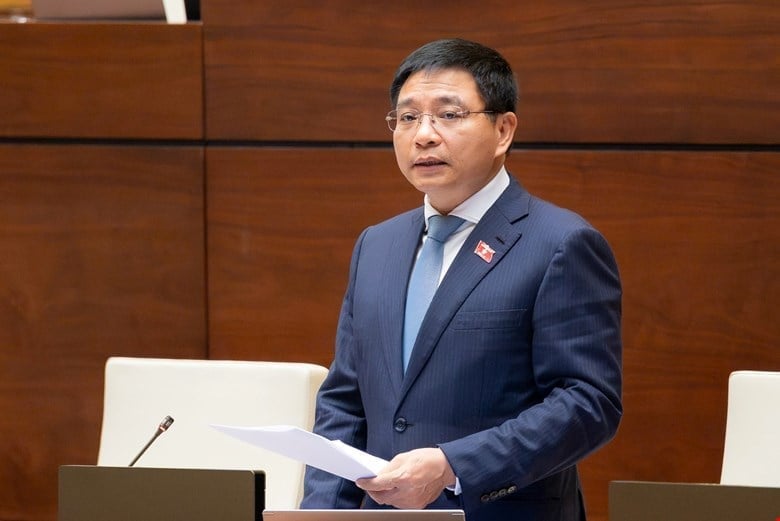 Bộ trưởng Bộ Tài chính Nguyễn Văn Thắng giải trình, làm rõ trước Quốc hội. Ảnh: Quochoi.vn.