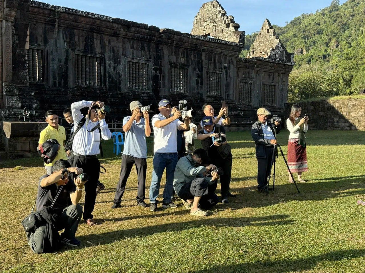ช่างภาพทำงานที่วัดพู