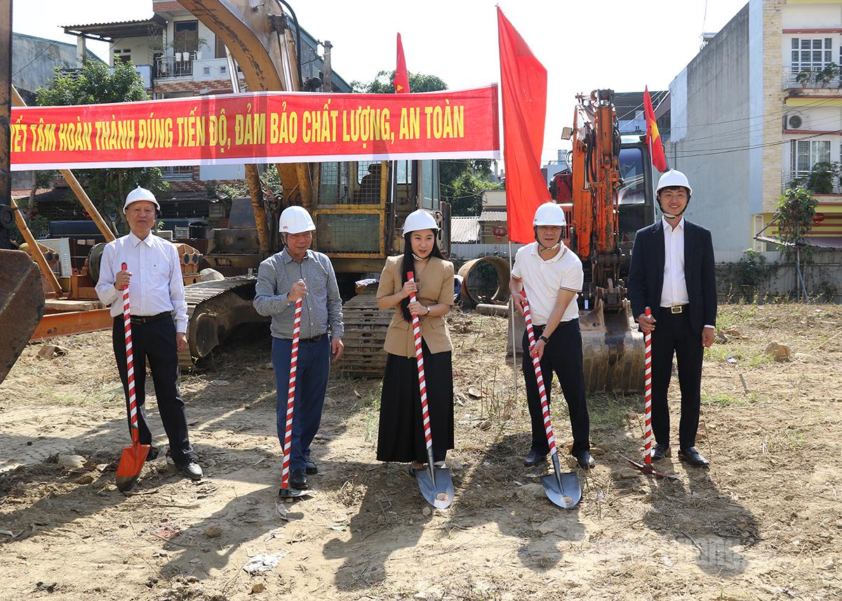 Delegaci rozpoczęli budowę hotelu CIC Luxury Ha Giang Trade Center.