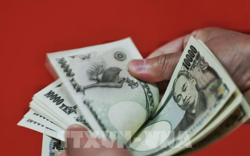 Đồng tiền mệnh giá 10.000 yen của Nhật Bản. Ảnh: AFP/TTXVN