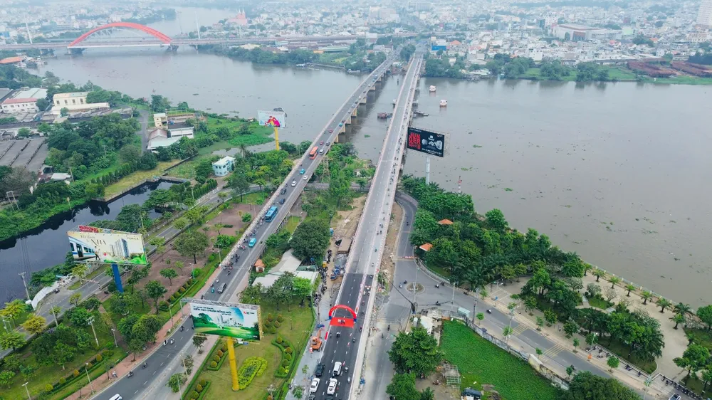 Phương tiện lưu thông qua cầu Bình Triệu 1 