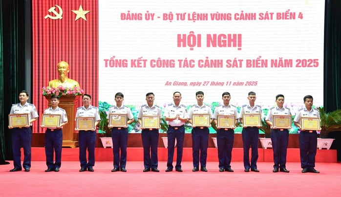 Cảnh sát biển ở Phú Quốc thu giữ hơn 2 triệu lít dầu D.O - Ảnh 4.