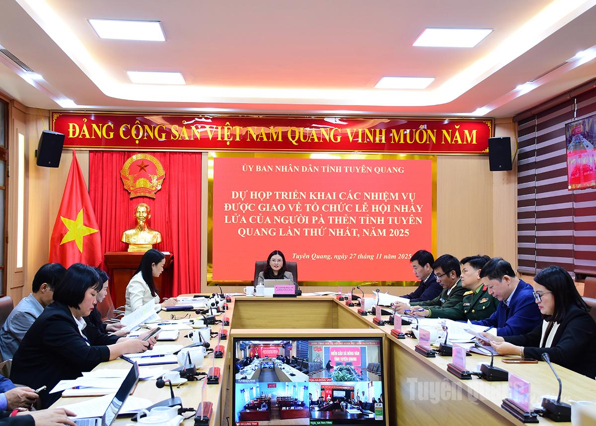 省党常務委員会委員、省人民委員会副委員長のヴオン・ゴック・ハ同志が会議の議長を務めた。