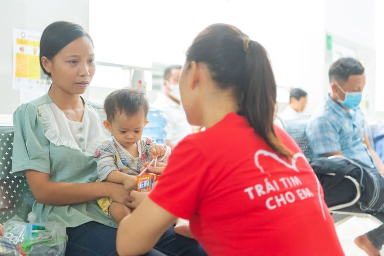 Чудо первой пересадки сердца программы «Сердце для тебя» - Фото 2. Điều kỳ diệu từ ca ghép tim đầu tiên của chương trình 'Trái tim cho em'- Ảnh 2.