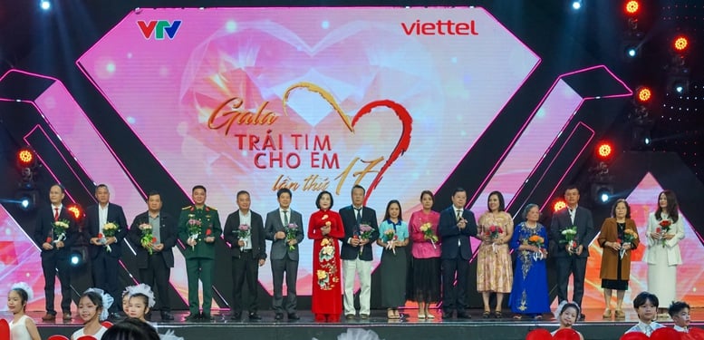 Чудо первой пересадки сердца программы «Сердце для тебя» - Фото 3. Điều kỳ diệu từ ca ghép tim đầu tiên của chương trình 'Trái tim cho em'- Ảnh 3.