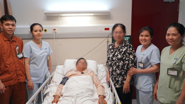 'Bít' mạch máu não bị rò, Bác sĩ FV cứu sống bệnh nhân đột quỵ nguy cấp- Ảnh 3.