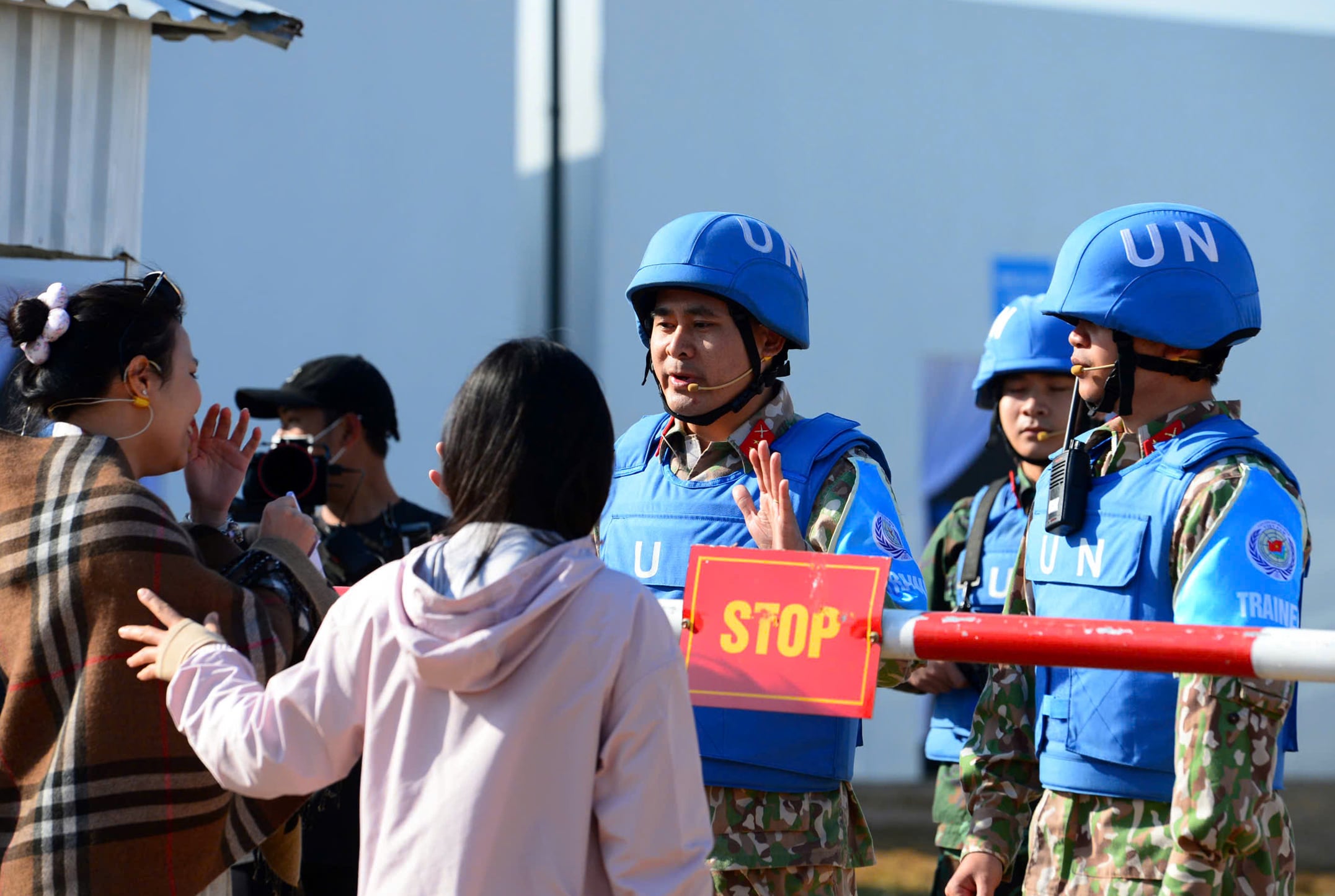 Truppe vietnamite e indiane conducono un'esercitazione di soccorso in seguito al terremoto a VINBAX 2025 - Foto 8.