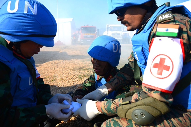 Truppe vietnamite e indiane conducono un'esercitazione di soccorso in caso di terremoto al VINBAX 2025 - Foto 13.
