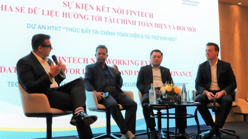 سخنرانان نظرات خود را در رویداد اتصال فین‌تک ۲۰۲۵ به اشتراک می‌گذارند.