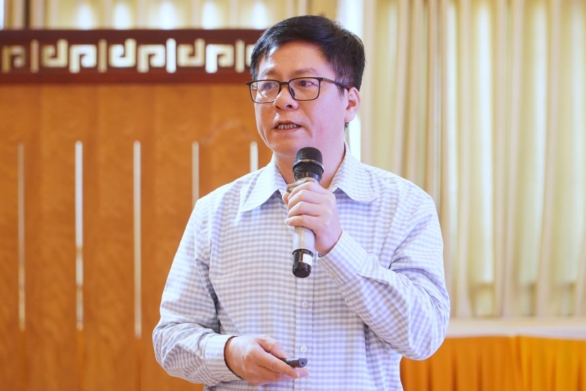 מר נגוין קוואנג האי - סגן מנהל המכון לקרקע ודשנים, העריך את רמת הידרדרות הקרקע בדלתא של המקונג. צילום: קים אן. Ông Nguyễn Quang Hải – Phó Viện trưởng Viện Thổ nhưỡng Nông hóa đánh giá mức độ suy thoái đất trồng trọt ở ĐBSCL. Ảnh: Kim Anh.