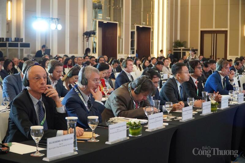 Delegater som deltar i forumet.