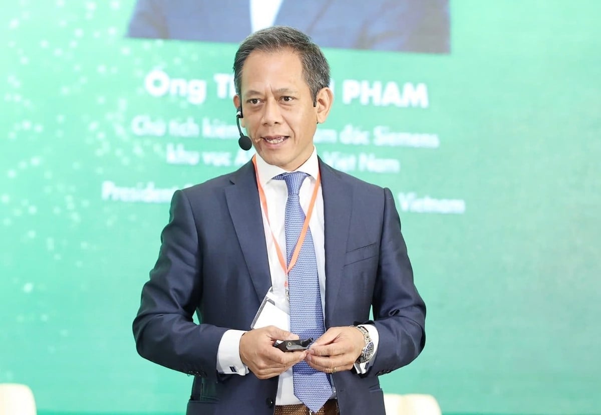 Ông Phạm Thái Lai, Chủ tịch kiêm Tổng Giám đốc Siemens khu vực ASEAN & Việt Nam chia sẻ về công nghệ bản sao số. Ảnh: Trung Nguyên.