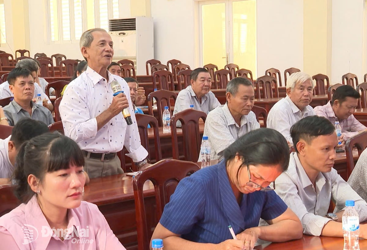 De inwoners van de wijk Chon Thanh uitten hun vreugde en gaven constructieve feedback tijdens de conferentie. Foto: Do ​​Trinh  