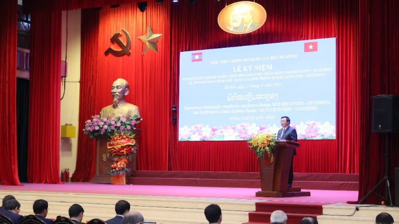 Hočiminova národní akademie politiky oslavuje 50. výročí Národního dne Laoské lidově demokratické republiky a 105. narozeniny prezidentky Kaysone Phomvihane.