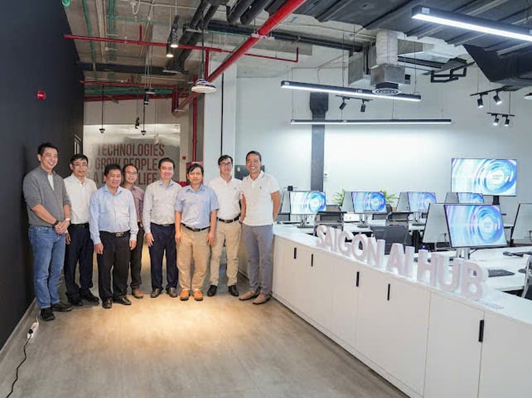 VNG lansează Saigon AI Hub pentru a promova inovația și transformarea digitală națională - Foto 3. VNG ra mắt Saigon AI Hub thúc đẩy đổi mới sáng tạo và chuyển đổi số quốc gia- Ảnh 3.