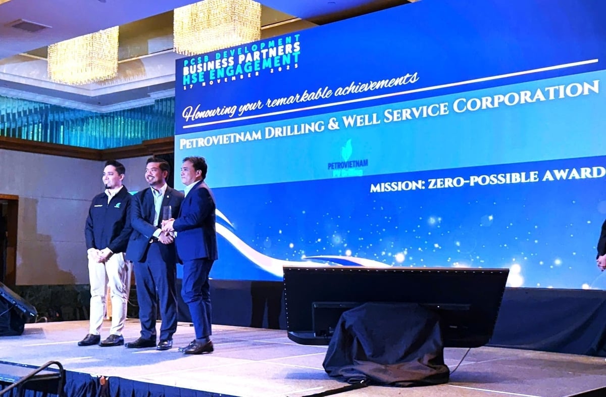 O CEO Nguyen Xuan Cuong representou a PV Drilling ao receber o prêmio 'Missão: Zero Possível' na Malásia. Foto: PV Drilling. Tổng giám đốc Nguyễn Xuân Cường đại diện PV Drilling nhận Giải thưởng 'Mission: Zero Possible' tại Malaysia. Ảnh: PV Drilling.