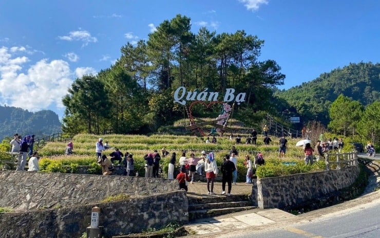 জেনারেল জেড একে অপরকে পাহাড়ে গিয়ে মেঘ শিকার করতে এবং বাজরা ফুল দেখতে আমন্ত্রণ জানায় - ১