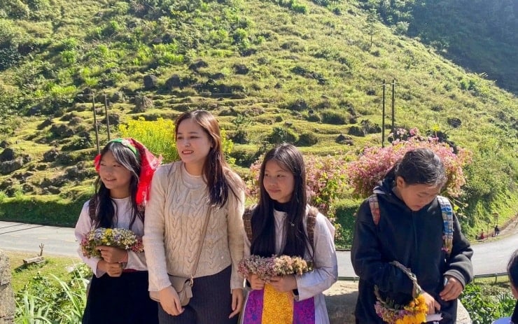 জেনারেল জেড একে অপরকে পাহাড়ে গিয়ে মেঘ শিকার করতে এবং বাজরা ফুল দেখতে আমন্ত্রণ জানায় - ৯