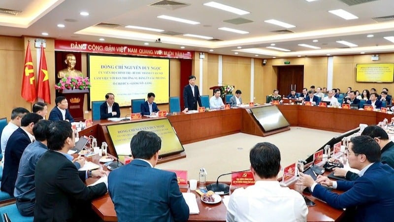 কাজের দৃশ্য।