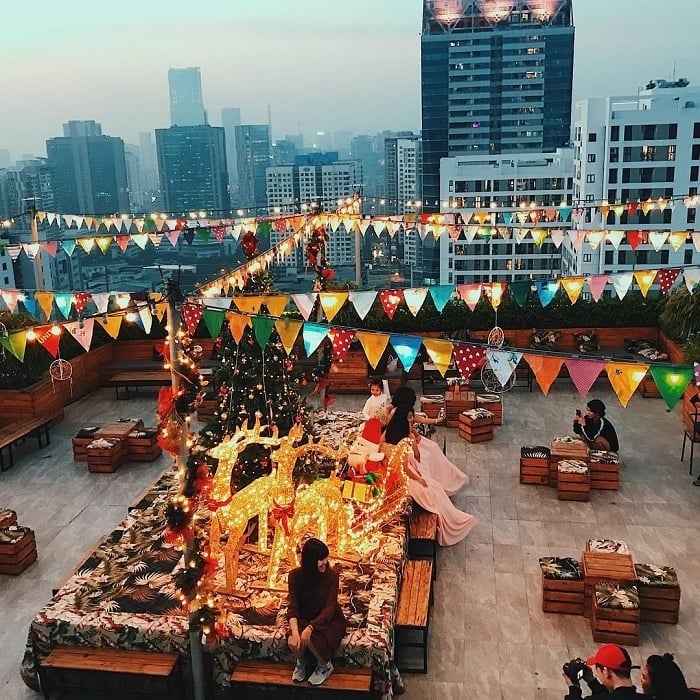 مقاهي جميلة مزينة بعيد الميلاد في هانوي