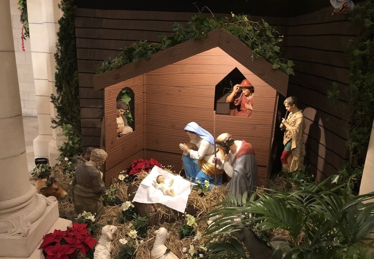 Maqueta de belén navideño de gran tamaño para exterior.