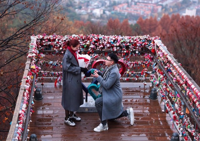 Tiền vệ Đức Huy cầu hôn nữ MC xinh đẹp của VTV: ‘Chốt đơn’- Ảnh 1.