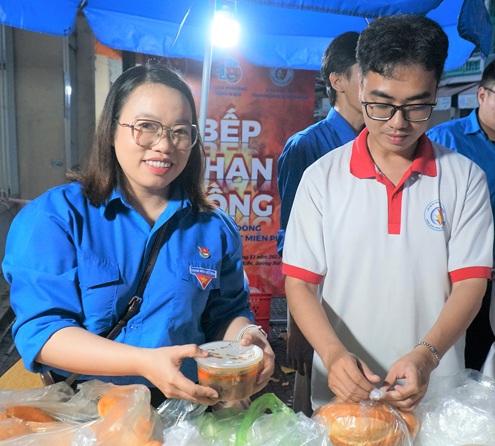 Nữ cán bộ Đoàn gương mẫu