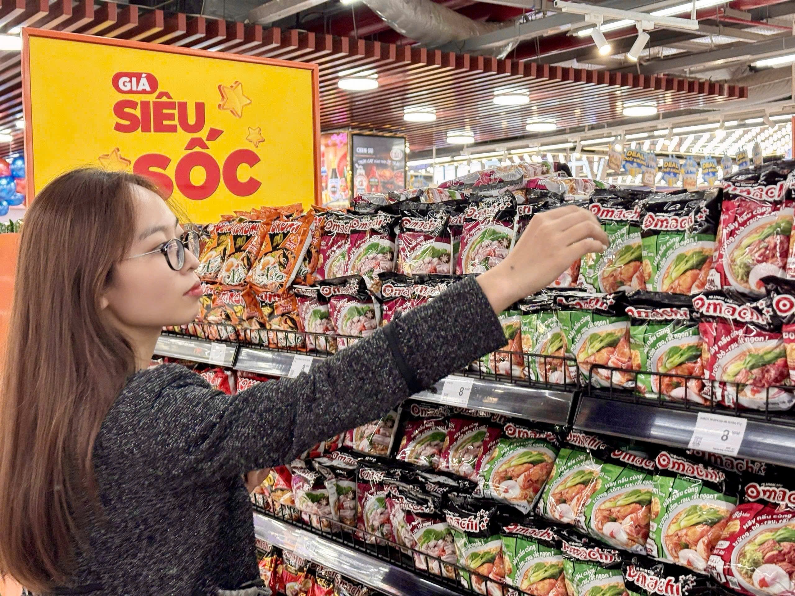 Το μεγάλο χαρτοφυλάκιο επωνυμιών συμβάλλει στη σταθερή ταμειακή ροή. Danh mục thương hiệu quy mô lớn góp phần tạo ra dòng tiền ổn định.