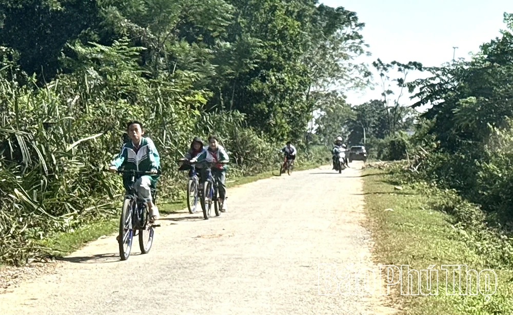 Komune Yen Thuy memberi tumpuan kepada menyelesaikan kekurangan perkhidmatan sosial asas.