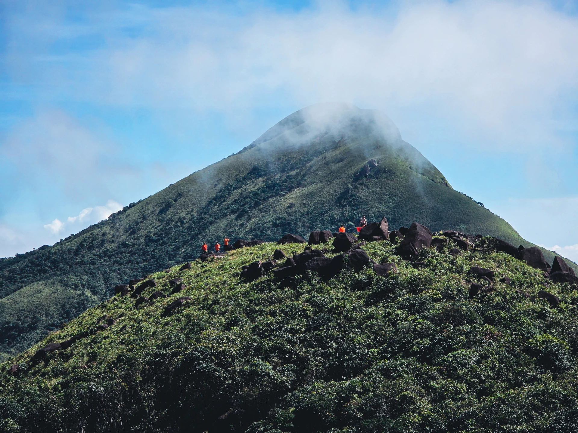 ເສັ້ນທາງດັ່ງກ່າວແມ່ນສໍາລັບນັກທ່ອງທ່ຽວທີ່ຢາກແຍກຕົວເອງອອກຈາກຊີວິດທີ່ທັນສະໄຫມແລະຊອກຫາຄວາມງຽບສະຫງົບຂອງປ່າໄມ້ເກົ່າ - ພາບ: Samuer