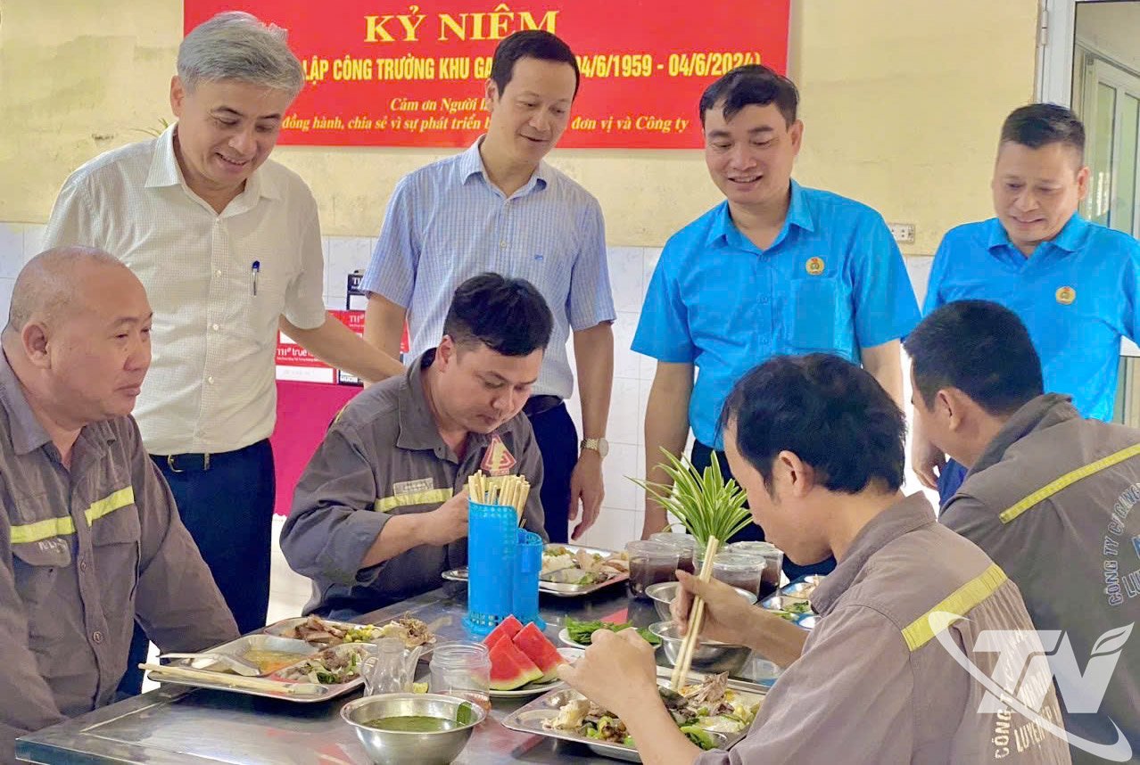 यूनियन मील - देश और थाई गुयेन आयरन एंड स्टील कॉर्पोरेशन के प्रमुख अवकाशों पर समय-समय पर श्रमिकों के प्रति आभार व्यक्त करने के लिए भोजन का आयोजन किया जाता है।