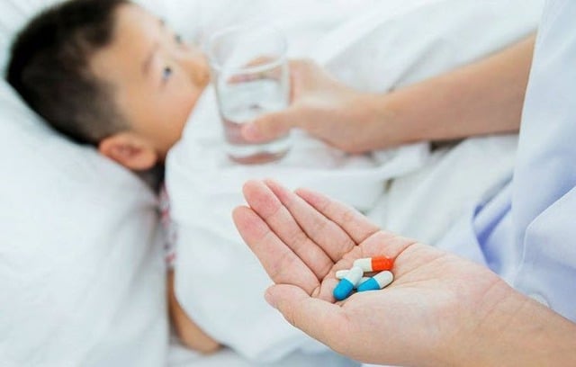 Czy dzieci, którym wcześnie podano antybiotyki, są narażone na nadmierne przybieranie na wadze? - Zdjęcie 1. Trẻ dùng kháng sinh sớm có dễ tăng cân quá mức?- Ảnh 1.