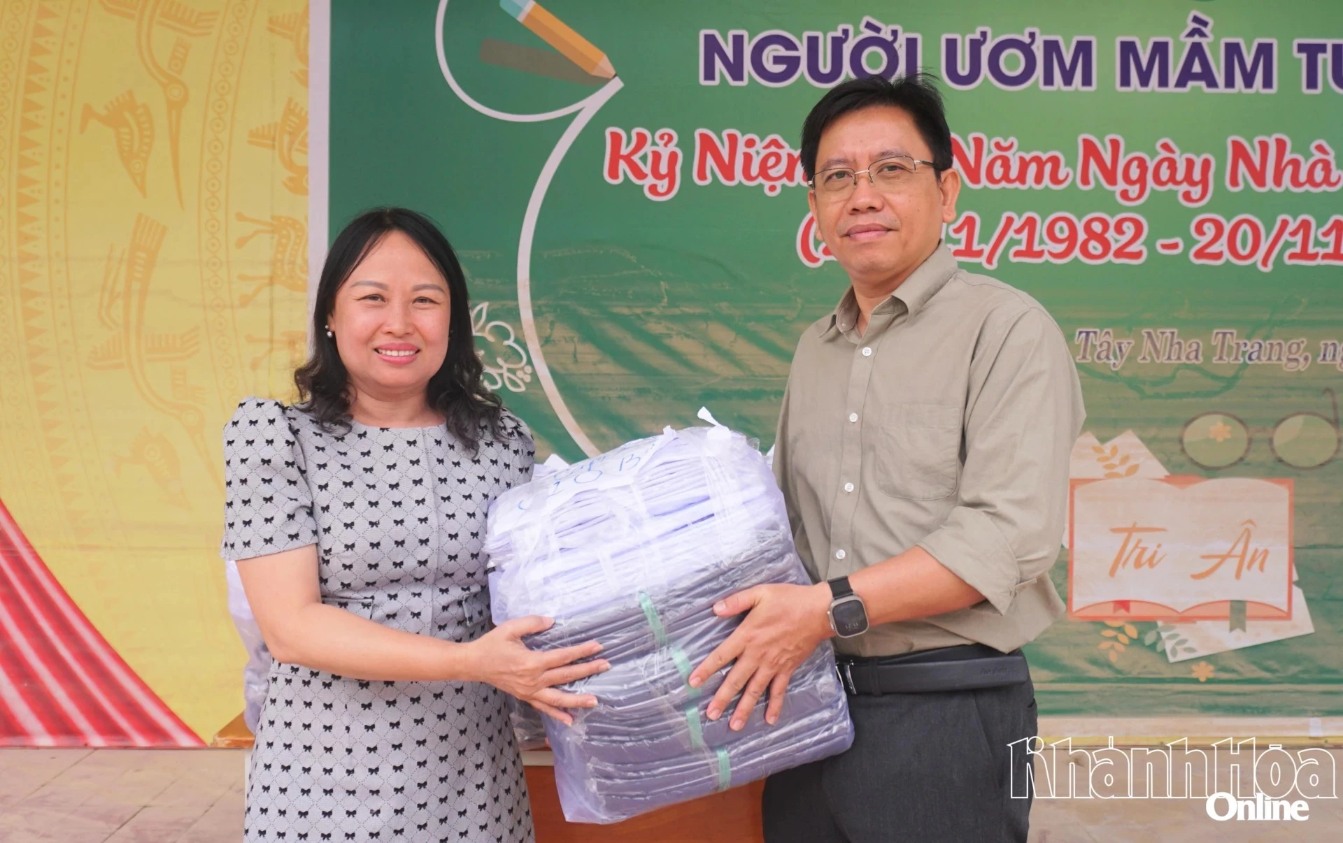 มอบชุดนักเรียนจำนวน 120 ชุด ให้แก่ โรงเรียนมัธยมศึกษาฮาฮุยทับ เขตเตยญาจาง