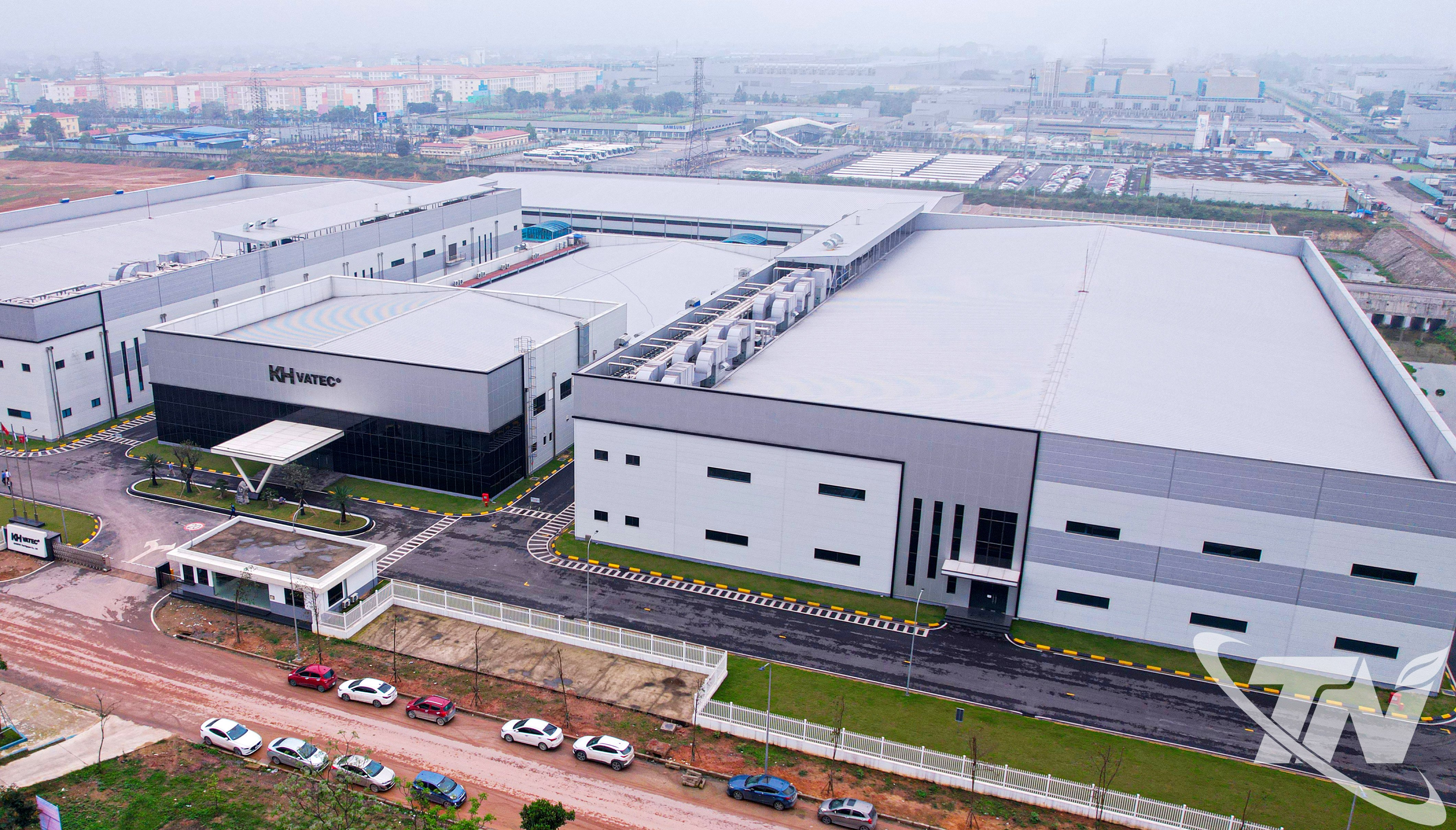 ین بن انڈسٹریل پارک میں KHVATEC تھائی نگوین کمپنی کی الیکٹرانک پرزوں کی تیاری اور اسمبلی فیکٹری۔