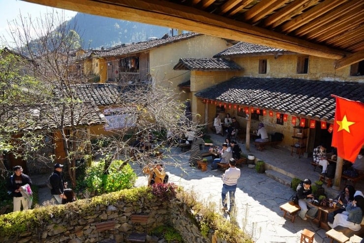 Lo Lo Chai köyü her hafta sonu binlerce ziyaretçiyi ağırlıyor. Fotoğraf: Hoang Hieu
