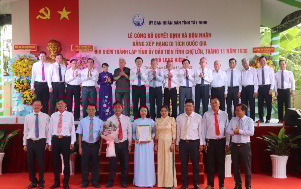 האתר ההיסטורי לונג הייפ האוס מדורג כאנדרטה לאומית.