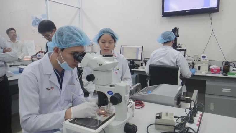 Tudományos kutatási tevékenységek a Ho Si Minh-városi Nemzeti Egyetemen.