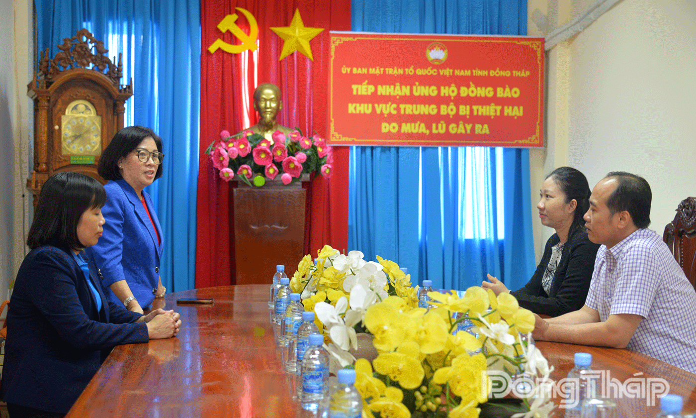 petimex-dong-thap-และสมาชิกบริจาคเงิน 286 ล้านดองเพื่อสนับสนุนหน่วยงานกลางที่ได้รับความเสียหายจากน้ำท่วม.gif