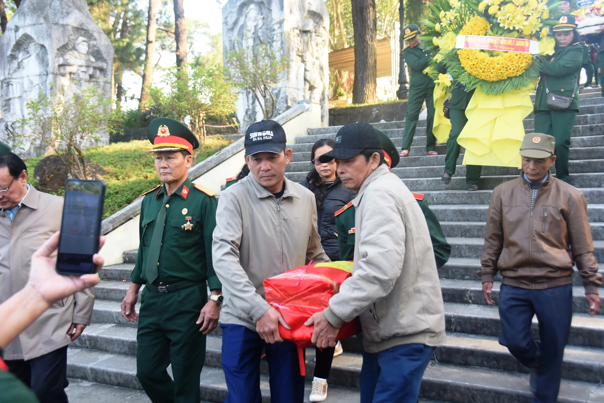 การย้ายศพของผู้เสียชีวิตเลืองดิญไทยกลับไปยังบ้านเกิดเพื่อฝังศพ - ภาพ: DV