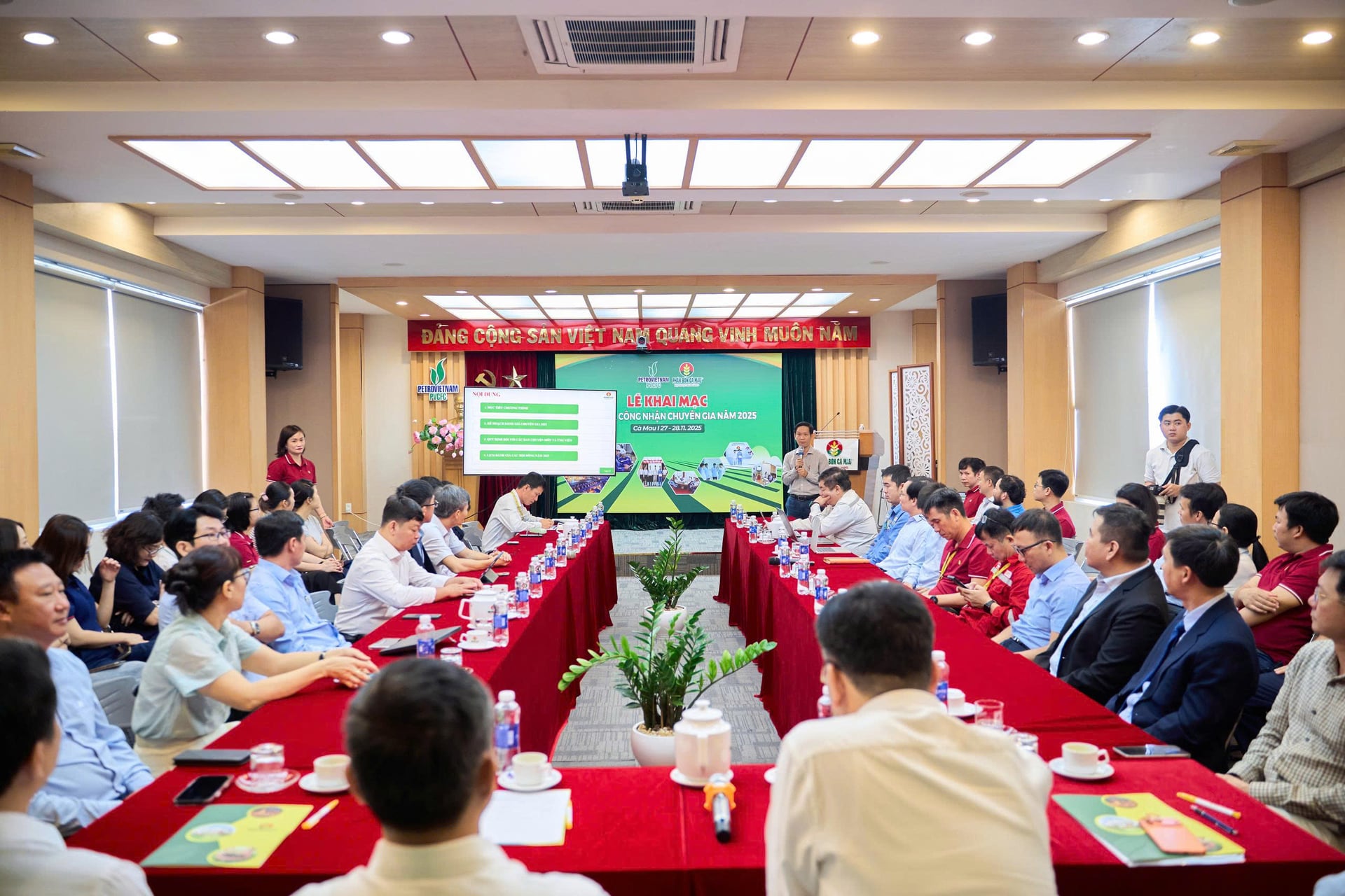 Lễ khai mạc Chương trình Đánh giá Chuyên gia PVCFC 2025 được diễn ra tại Văn phòng Tổng công ty tại tỉnh Cà Mau sáng ngày 27/11. Ảnh: PVCFC.