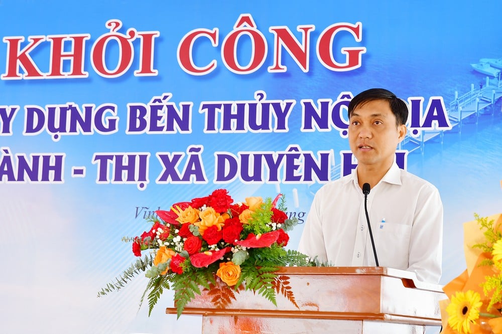 Encik Truong Cong Minh Thien - Timbalan Pengarah Lembaga Pengurusan Projek Pengangkutan Wilayah memberi arahan untuk memulakan projek itu.