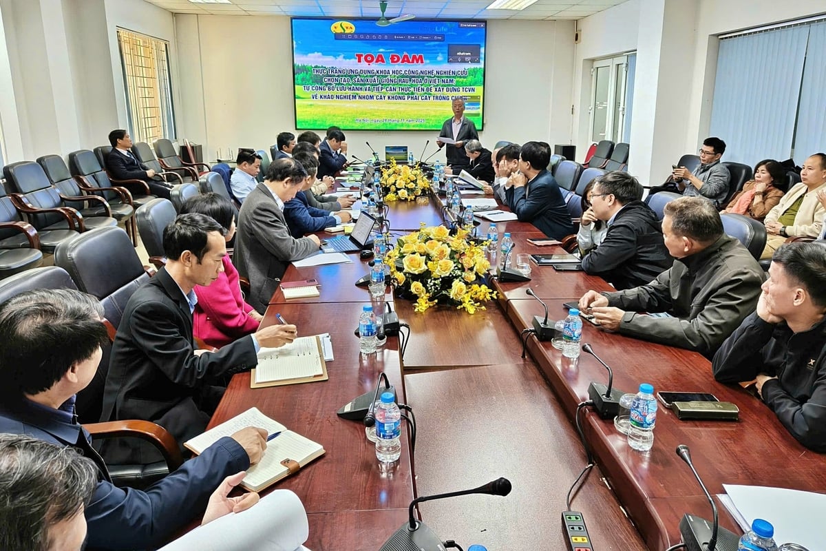 Tọa đàm có sự tham gia của hàng trăm đại biểu trực tiếp và trực tuyến. Ảnh: Bảo Thắng.