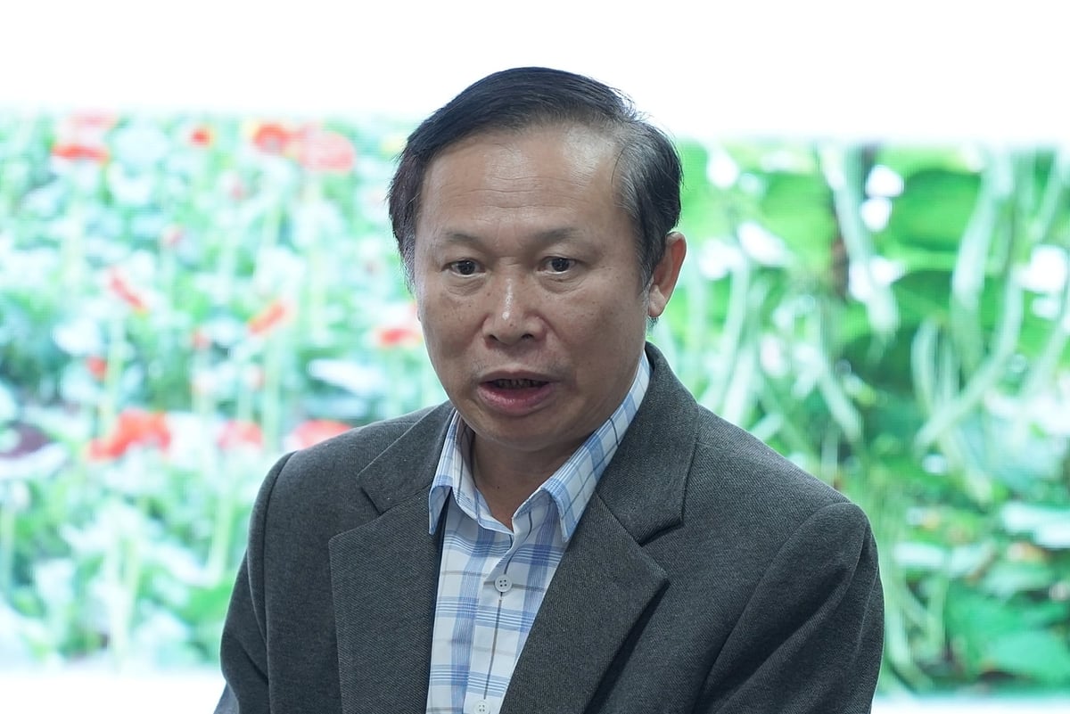 PGS.TS Đặng Văn Đông: 'Khâu khảo nghiệm nhiều giống rau, hoa còn kéo dài'. Ảnh: Bảo Thắng.