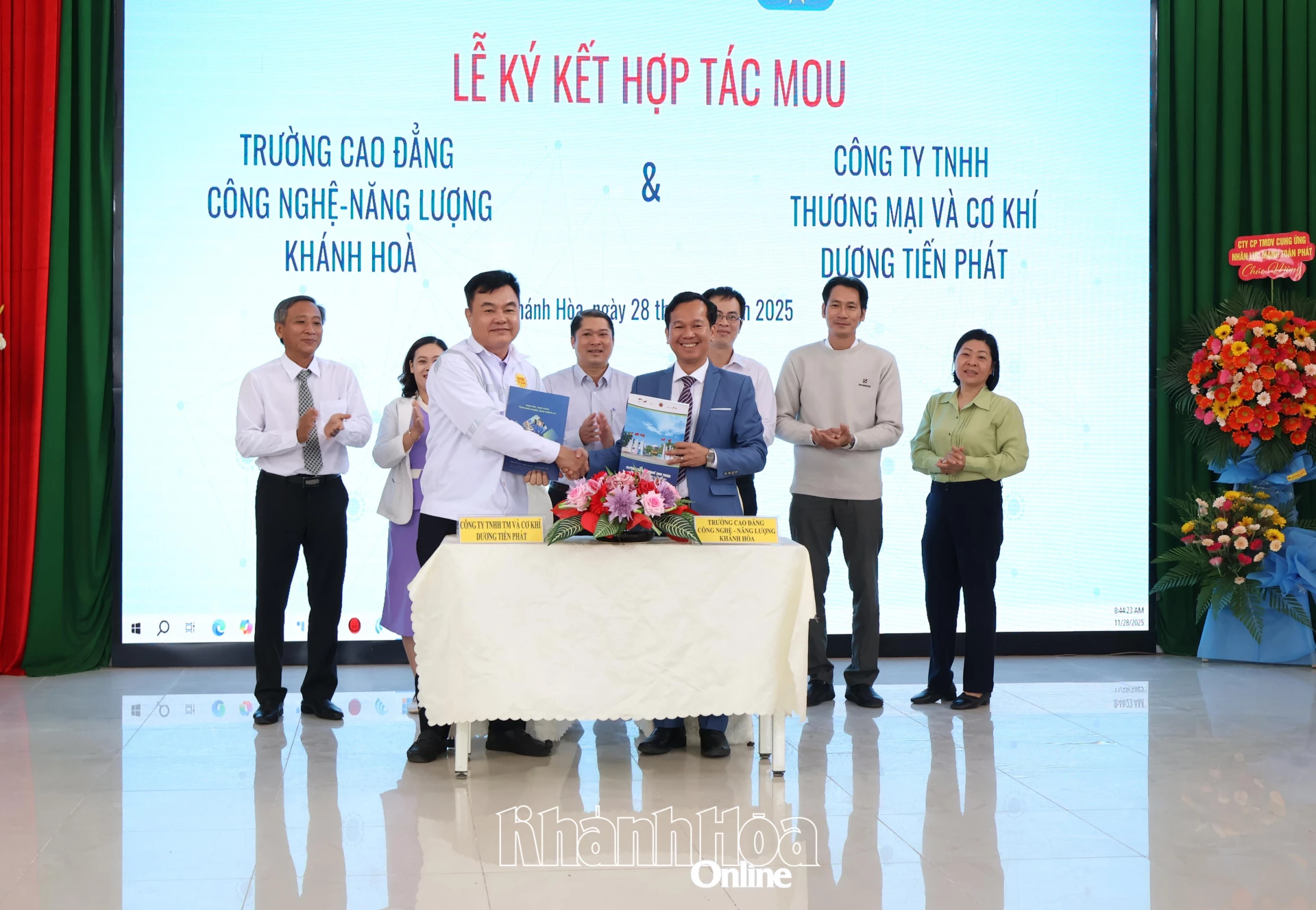 วิทยาลัยเทคโนโลยีและพลังงานคานห์ฮัวลงนามบันทึกความเข้าใจความร่วมมือกับภาคธุรกิจ