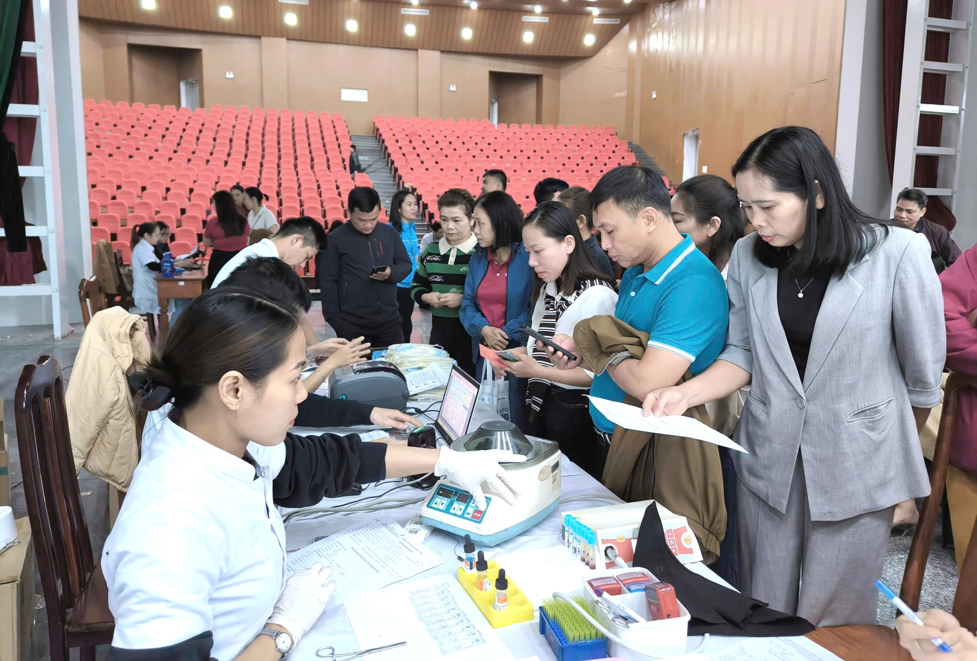Muchos voluntarios se registraron para donar sangre - Foto: DV